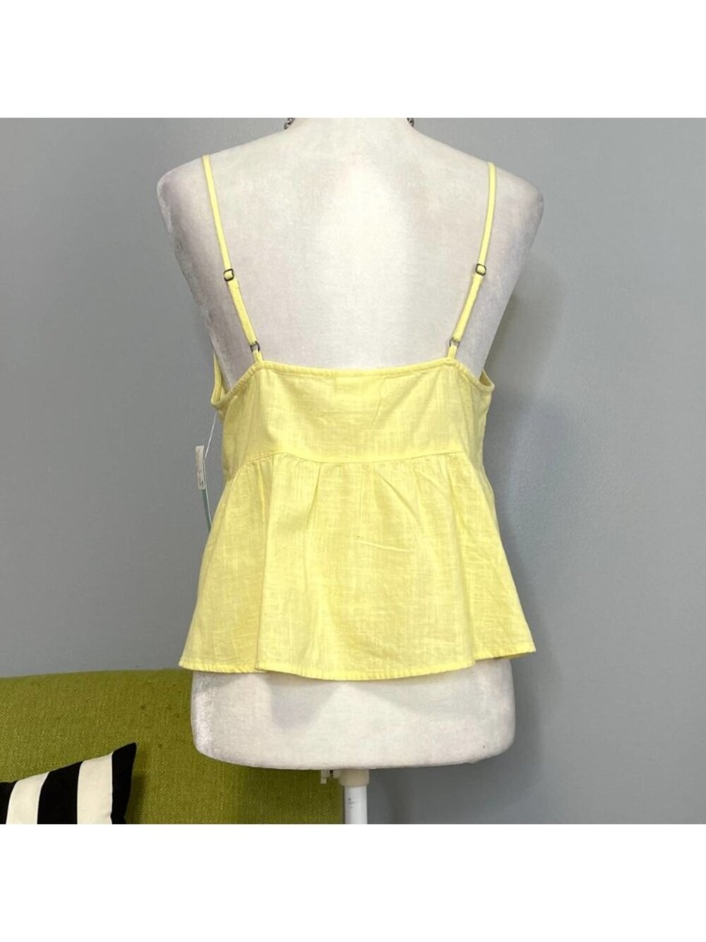 Crop Tank Top Medium - Picture 3 of 3